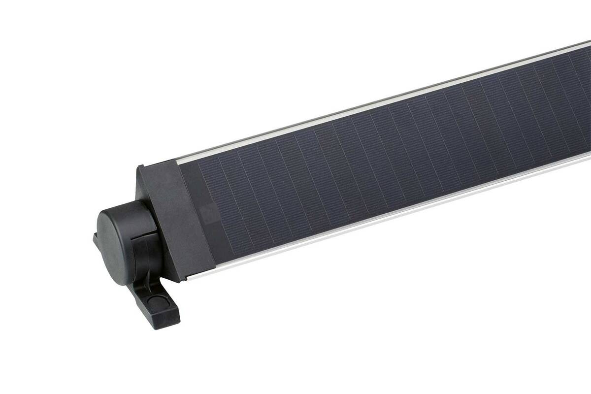 Die Sonne nutzen: Beim solarbetriebenen Antriebsystem von Elero ist kein Anschluss ans Stromnetz oder an ein Steuergerät notwendig. Gartenhäuser und Garagen in peripherer Lage profitieren genauso wie Einfamilienhäuser, für die eine automatisierte Lösung gesucht wird. Meimo AG.