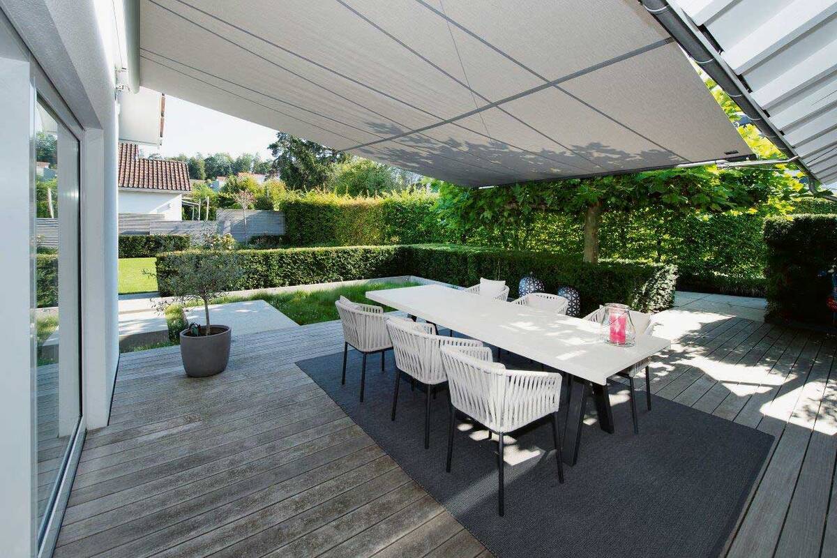 Mit gesetzten Segeln voran: Die Guggenberger GmbH findet gemeinsam mit SunSquare innovative Lösungen für den Sonnenschutz. Jede Anlage wird individuell auf die Kundenwünsche und den Gegebenheiten vor Ort angepasst. Guggenberger GmbH.