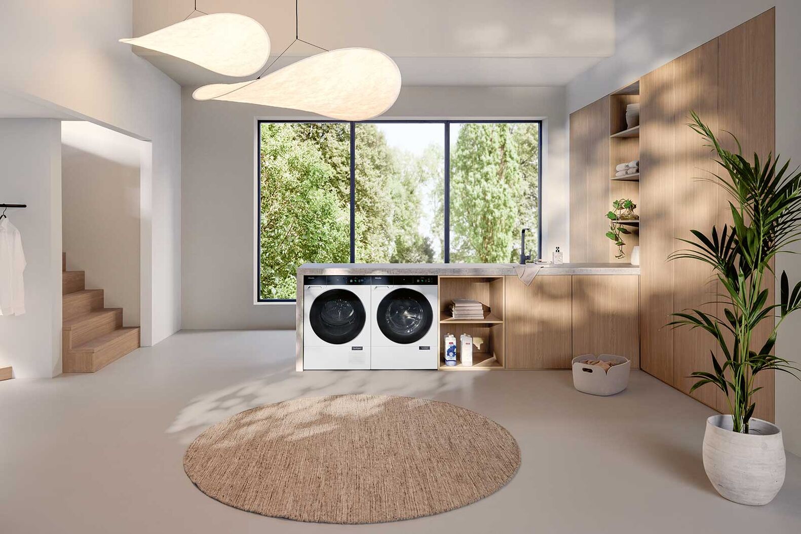 Gründliche sowie schonende Wäschepflege – das hat sich der Hersteller Miele für die «Nova Edition» vorgenommen. Die «InfinityCare-Schontrommel» wäscht besonders sanft, weil sie ohne Trommelrippen auskommt. Zur Erklärung: Normalerweise werden Rippen bei einer Waschmaschine benötigt, um die Wäsche bei der Drehung mitzunehmen und durchzumischen. Dies führt aber oft zu einer erhöhten mechanischen Beanspruchung und verringert die Lebensdauer der Textilien. Miele AG, www.miele.ch
