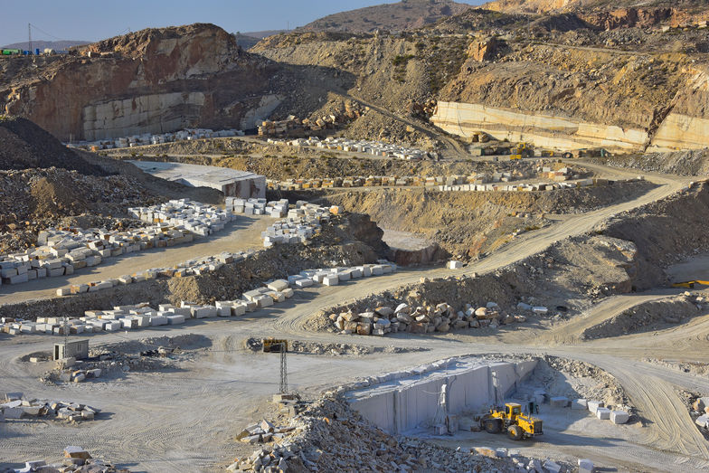 Cosentino gehört ein Grossteil der 700 Hektar umfassenden Marmorminen von Macael. Der arabische Ortsname bedeutet nichts anderes als «Steinbruch».