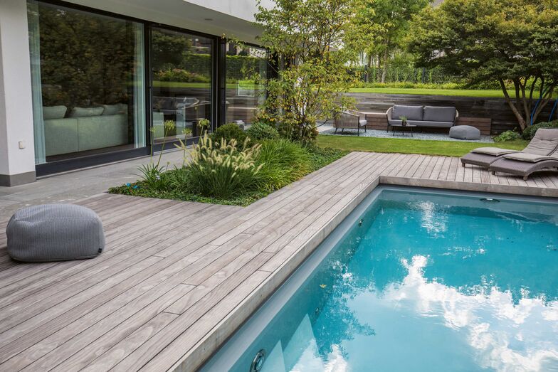 Im Mittelpunkt: der Pool.