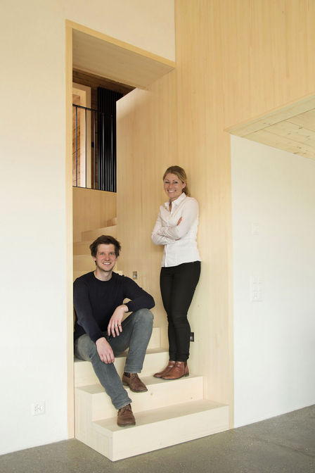Die neuen Strebenfenster erwecken die 250-jährige Fassade wieder zum Leben.