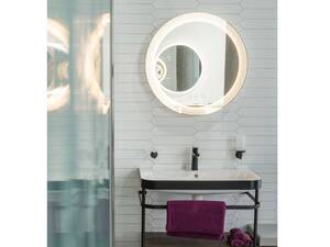 Das edle Steingut «Rosenspitz» bestimmt den Look des Bades. Der Duravit Möbelwaschtisch «Happy D.2 Plus» bringt Modernität hinein. Hug Baustoffe AG.