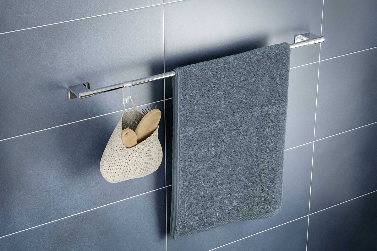 Schöner Platz fürs Handtuch: Die neue Edition der Linie «Chic» kann geklebt oder gebohrt werden. Bodenschatz AG.