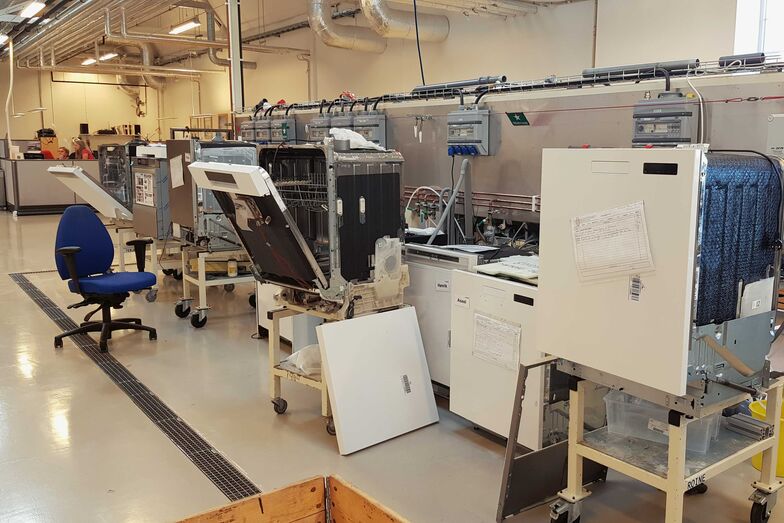 In Lidköping in Schweden befinden sich neben den Büros auch Testbereiche und Labore.
