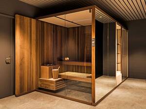 Bei der Sauna «Body Love» der Marmobisa AG hat man die berühmte Qual der Wahl. Soll sie aus naturbelassenem Hemlock-Holz oder thermisch behandeltem Massivholz bestehen? Unabhängig davon nimmt die Wärmequelle in puncto Design eine Hauptrolle ein. Marmobisa AG.
