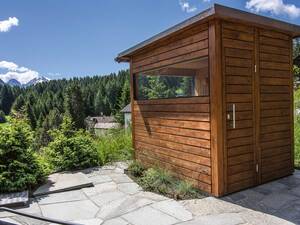 Wenn im Haus kein Platz mehr ist, ist die Aussensauna eine gelungene Alternative. Da jede Sauna der Fitpa AG ein Unikat ist, kann sie jeder Gegebenheit angepasst werden. Fitpa AG.